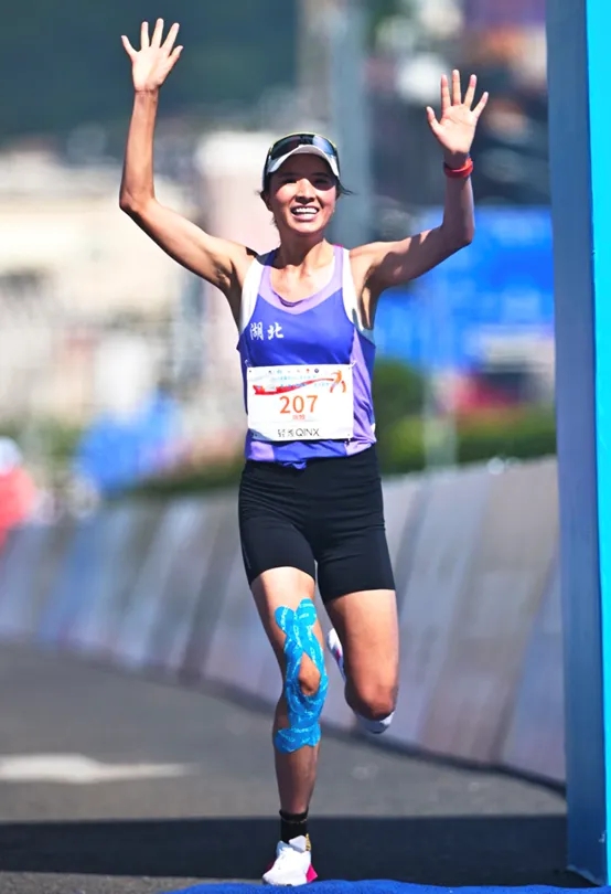 大山孕育她的越野梦想,以汗水点亮山里孩子的