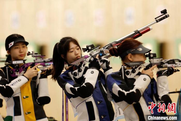 中国00后小将杭州亚运首日双冠加冕 创亚洲纪录