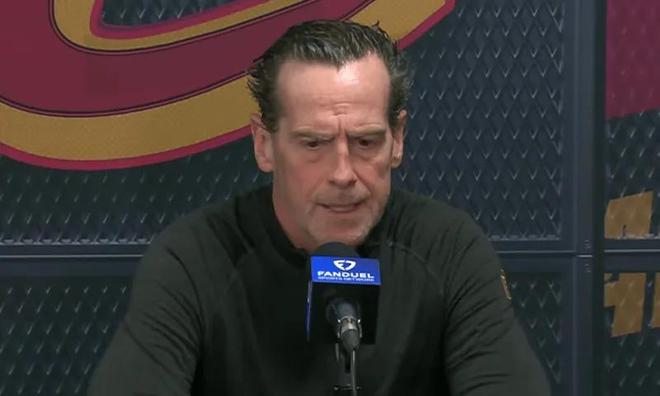 詹姆斯防守莫布利受赞 东契奇45+12助攻助湖人大