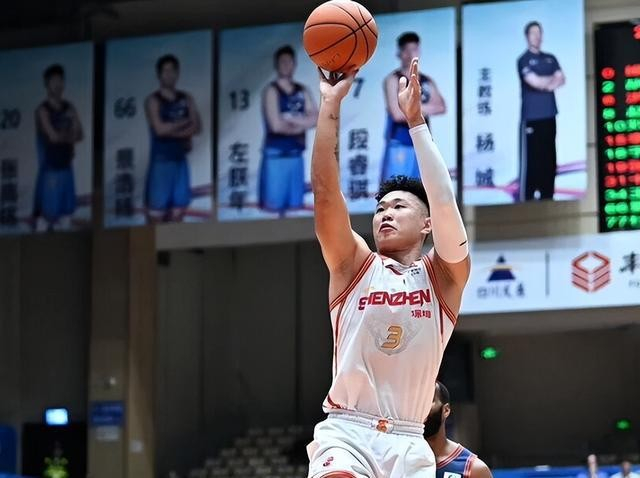 深圳14连胜逆袭冲三，广东掉队引季后赛格局巨变